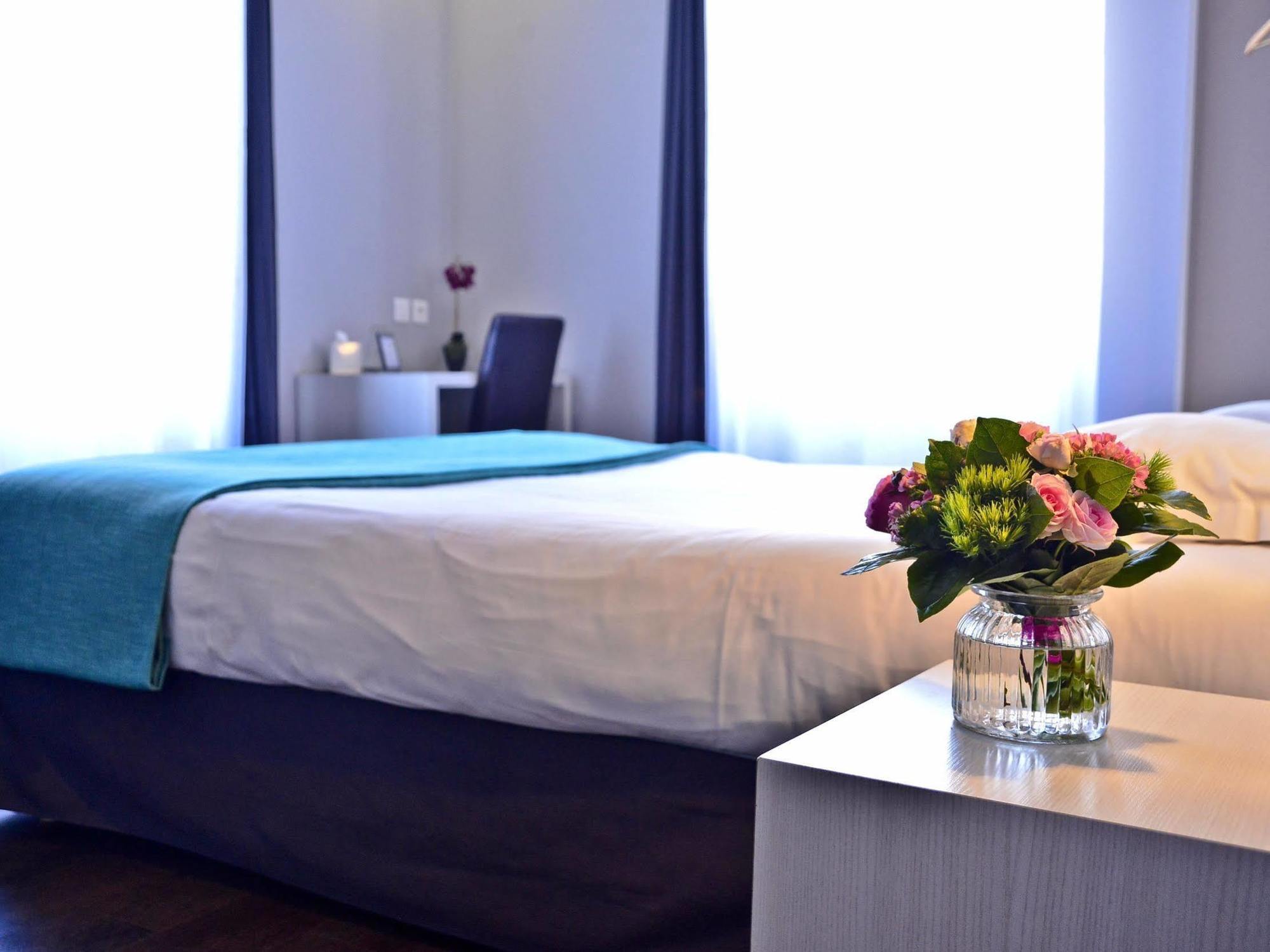 Hotel Le Comty Feurs Kültér fotó